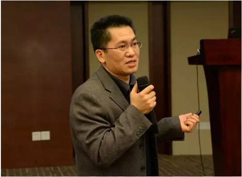 老总演讲_格力老总正装演讲图片